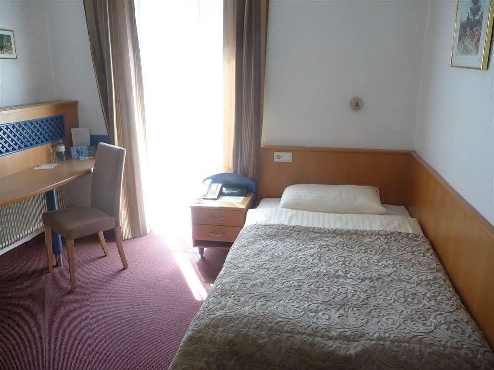 Hotel Geyer Клагенфурте Экстерьер фото
